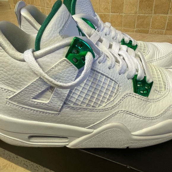 2020 Air Jordan 4 Retro GS in Green Metallic - 5.5Y - Picture 4 of 14